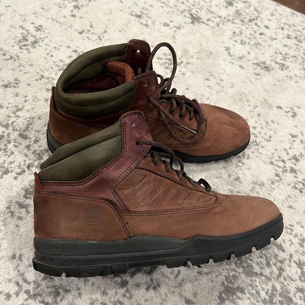VTG Timberland Hiking boots leather suede Size 10 in EUC for their age